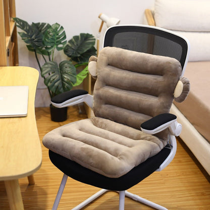 Ergonomischer Bürostuhl mit beigem, gepolstertem Sitzkissen, Netzrückenlehne, Armlehnen.