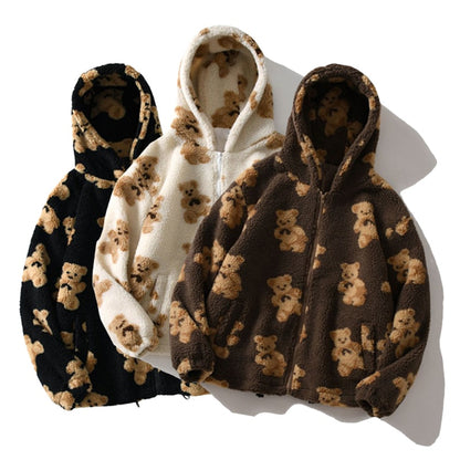 Drei Kapuzenpullover mit Teddybär-Muster, schwarz, weiß, braun, flauschig, warm, modisch.