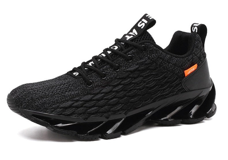 Schwarzer Sportschuh mit Mesh-Obermaterial, rutschfeste Sohle, ideal für Laufen und Fitness.