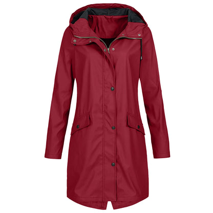 Roter Damen-Regenmantel mit Kapuze, wasserdicht, modisch, Outdoor-Bekleidung.