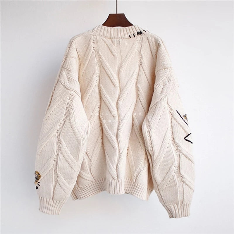 Beiger Strickpullover, Zopfmuster, oversized, Damenmode, Herbst/Winter, gemütlich, warm.