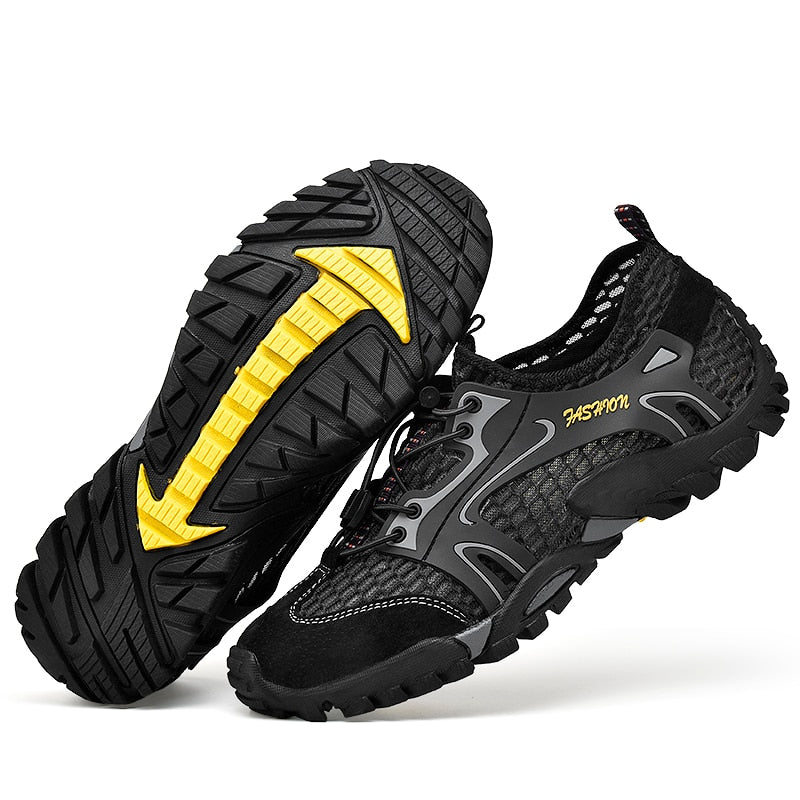 Schwarze Outdoor-Wasserschuhe mit gelber Sohle, atmungsaktiv, rutschfest, für Herren.