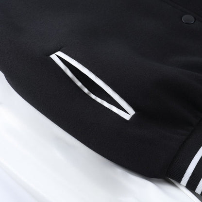 Schwarze Collegejacke mit weißen Streifen, Baumwolle, modisch, sportlich, Herrenbekleidung.