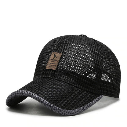 Schwarze Mesh-Baseballkappe, atmungsaktiv, mit grauem Rand und Lederetikett.