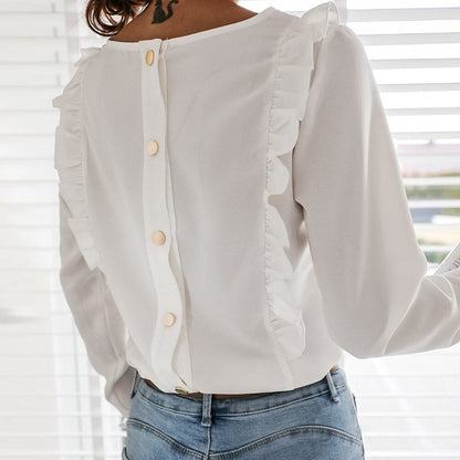 Weiße Bluse mit Rüschen und Knopfleiste, Damenmode, elegant, lässig, Rückansicht.