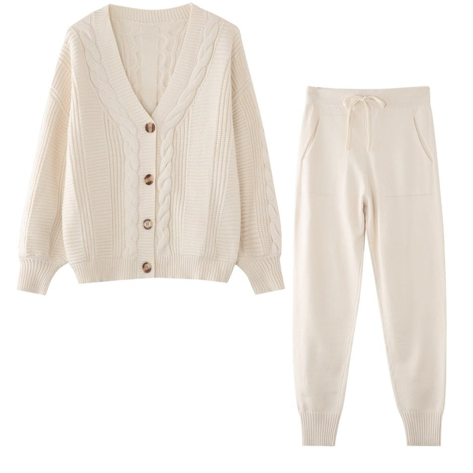 Beiges Strick-Set Damen, Cardigan und Jogginghose, gemütlich, Herbstmode, Baumwolle.