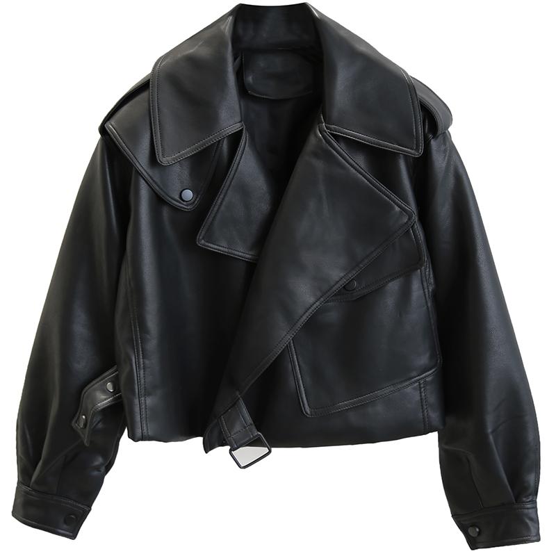 Schwarze Lederjacke Damen, oversized, asymmetrisch, modisch, Herbstmode, Streetwear.