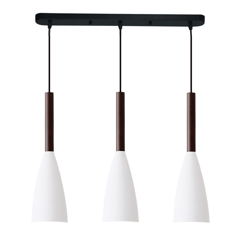 Moderne dreiflammige Pendelleuchte, weiß und braun, für Esszimmer oder Küche.