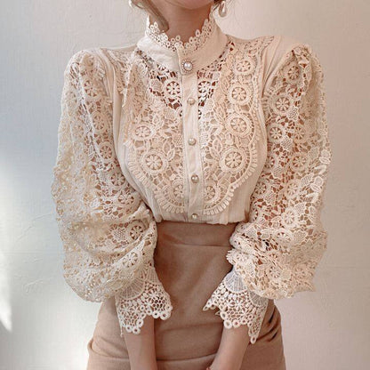 Damenbluse aus Spitze, cremefarben, Vintage-Stil, lange Ärmel, elegante Mode.