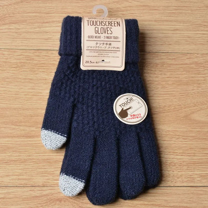 Dunkelblaue Touchscreen-Handschuhe aus Strick mit grauen Fingerspitzen auf Holzhintergrund.