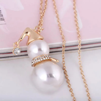 Goldene Halskette mit Schneemann-Anhänger aus Perlen und Strass, eleganter Schmuck.