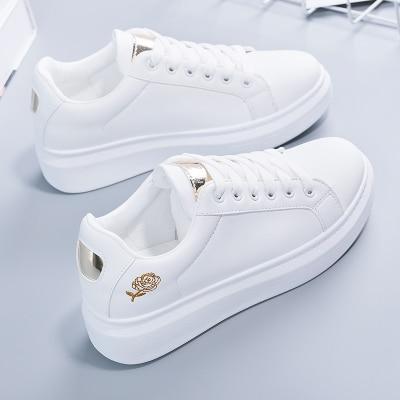 Trendig dam sneakers i konstläder med metallic-accenter – Norell