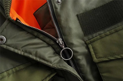 Grüne Bomberjacke mit Reißverschluss, orange Futter, Herrenmode, Outdoor-Bekleidung