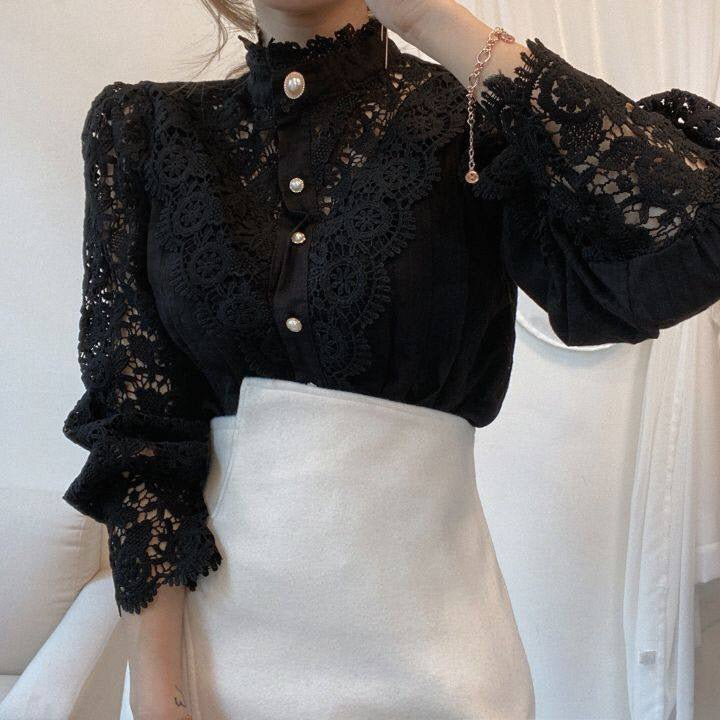 Damenbluse schwarz Spitze, Perlenknöpfe, elegantes Design, langärmlig, modisch.