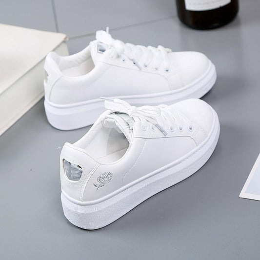Trendig dam sneakers i konstläder med metallic-accenter – Norell