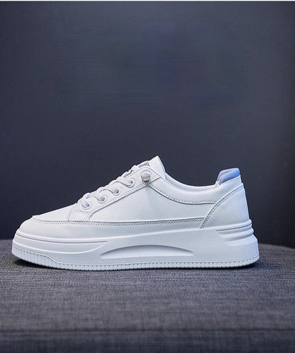Weiße Sneaker aus Leder, flache Sohle, modisch, bequem, Unisex-Sportschuhe.