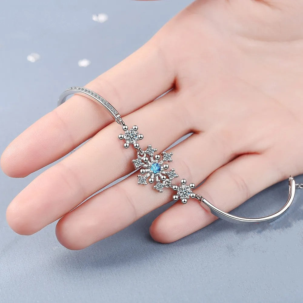 Silbernes Schneeflocken-Armband, funkelnde Kristalle, elegantes Design, Damen-Schmuck.