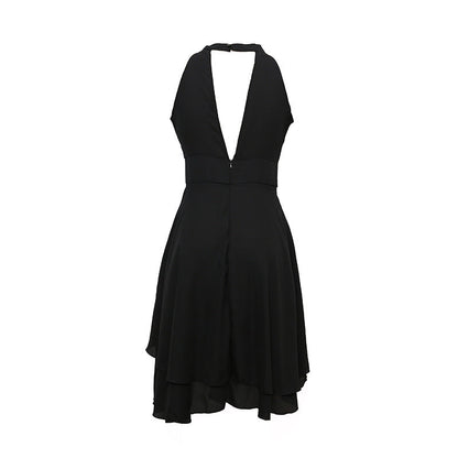 Schwarzes ärmelloses Cocktailkleid mit tiefem V-Ausschnitt, elegantes Design, knielang.