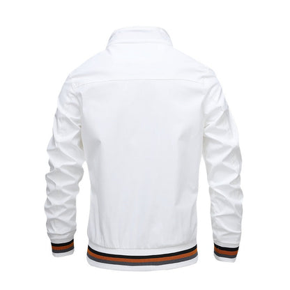 Weiße Herrenjacke, langärmelig, mit gestreiften Bündchen, modisch, aus Baumwolle.