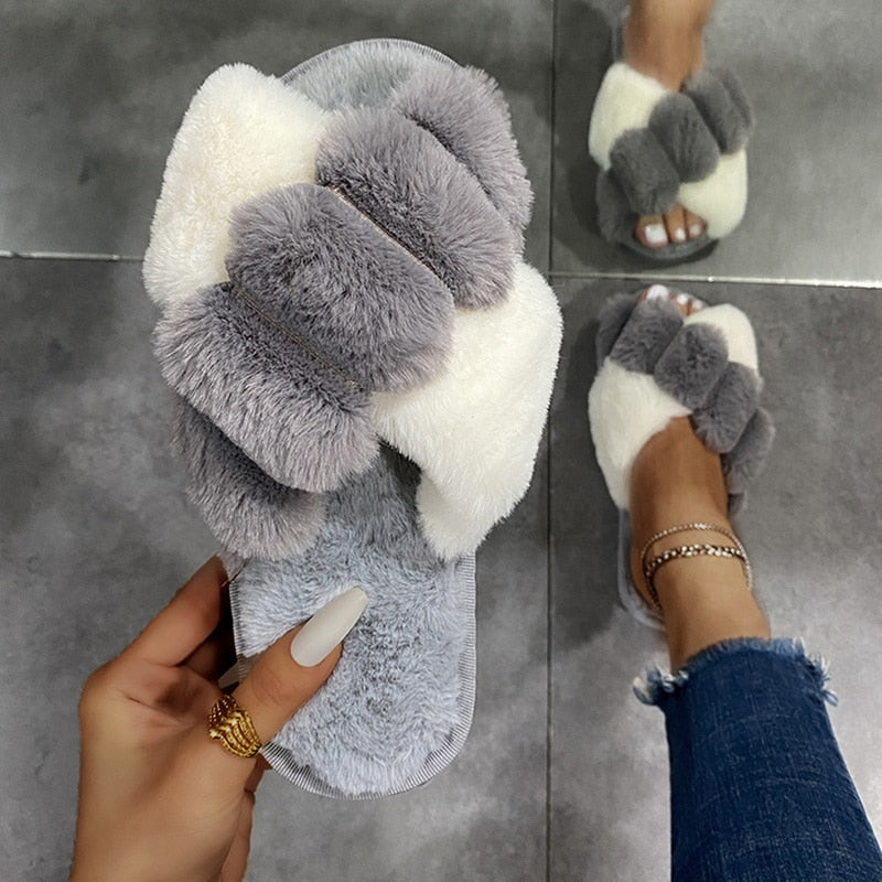 Graue und weiße Plüsch-Hausschuhe, Damenmode, gemütlich, rutschfest, flauschig.