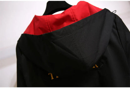 Schwarze Jacke mit roter Kapuze, Unisex, wasserdicht, Outdoor-Bekleidung, modisch.