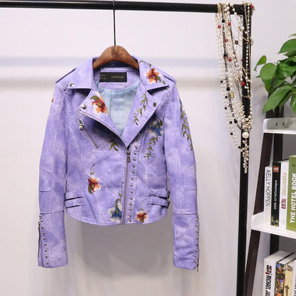 Höstlig broderad damkonstläderjacka i bikerstil – Eleonora