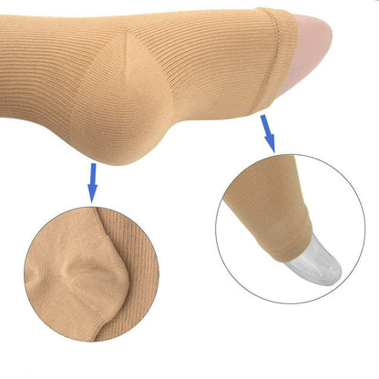 Beige Kompressionsstrümpfe mit Zehenöffnung, nahtlos, elastisch, für bessere Durchblutung.