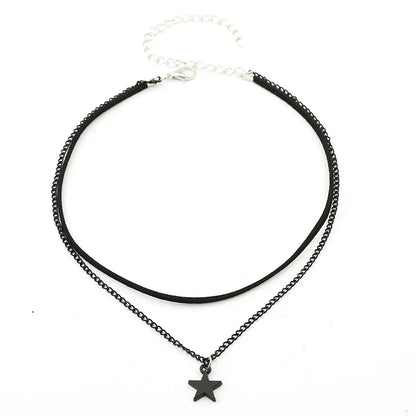 Schwarzes Choker-Halsband mit Sternanhänger, verstellbar, modisches Accessoire für Damen.