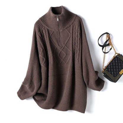 Brauner Strickpullover mit Reißverschluss, Zopfmuster, Damenmode, Herbst-Winter, gemütlich.