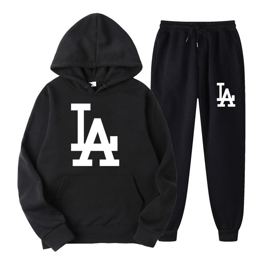Schwarzer Hoodie und Jogginghose mit weißem LA-Logo, Unisex, Baumwolle, Freizeitkleidung.