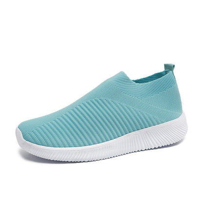 Türkiser Sneaker aus Strickstoff, rutschfeste weiße Sohle, atmungsaktiv, für Damen.