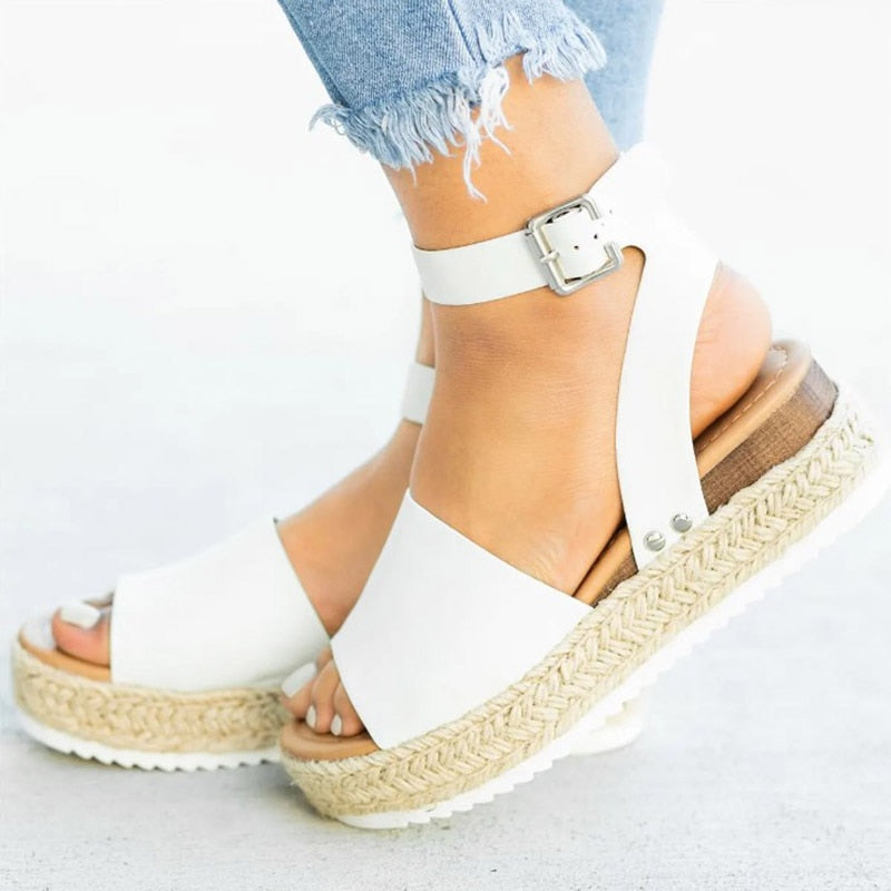 Trendiga damhögklackade sandaler med dragkedja - Leona