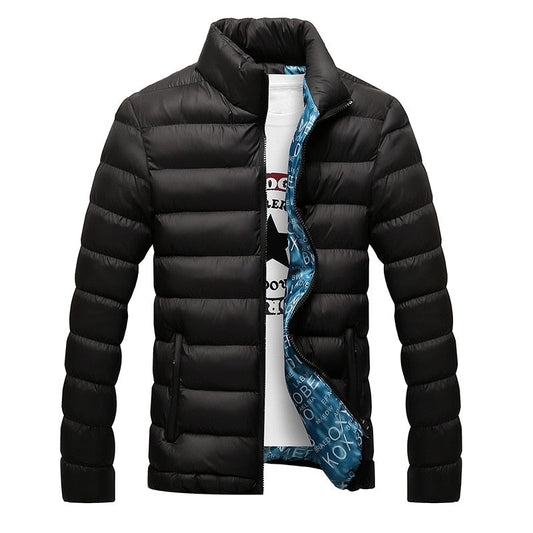 Schwarze Daunenjacke Herren, Stehkragen, Reißverschluss, warm, modisch, Winterbekleidung.