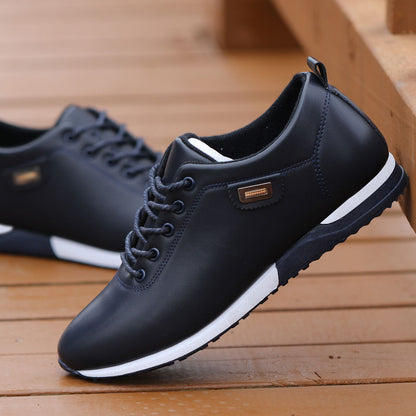 Schwarzer Herren-Sneaker aus Leder, sportlich, rutschfest, bequem, modisch, Freizeit-Schuh.
