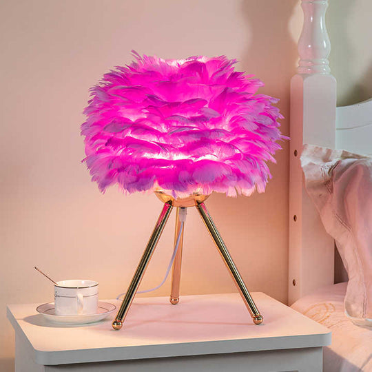 Dimbar bordslampa med lyxiga fjädrar – Pluma