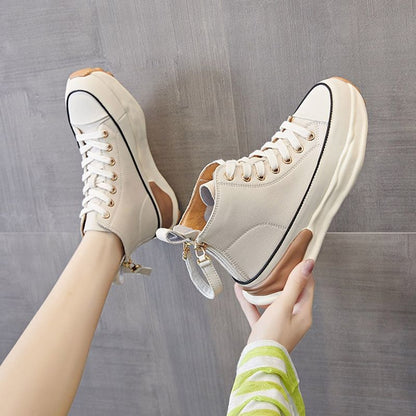 Beige Plateau-Sneaker aus Leder, Damenmode, hohe Sohle, trendige Freizeitschuhe.