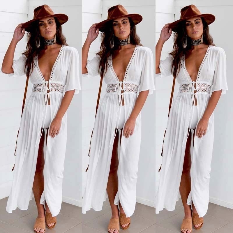 Frau in weißem Maxikleid mit Spitze, braunem Hut, Sommermode, Boho-Stil, elegantes Outfit.