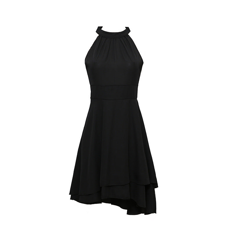 Schwarzes ärmelloses Cocktailkleid, asymmetrischer Saum, elegantes Design, Damenmode.
