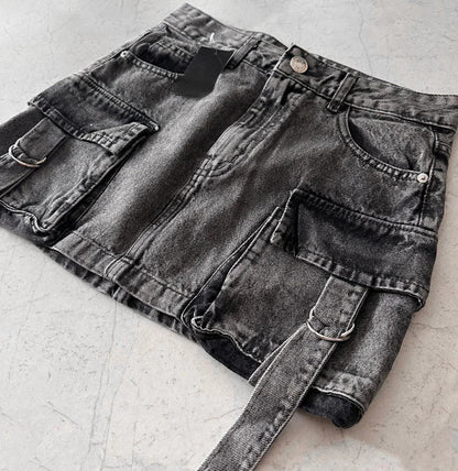 Graue Denim-Minirock mit mehreren Taschen, A-Linie, Y2K-Stil, Damenmode.
