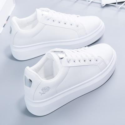 Trendig dam sneakers i konstläder med metallic-accenter – Norell