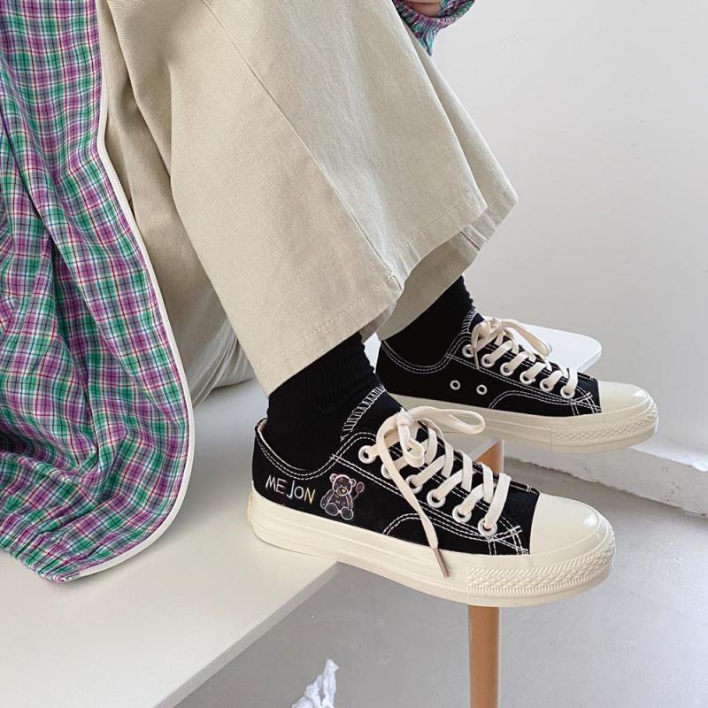 Schwarze Leinenschuhe mit weißer Sohle, Stickerei, lässig, unisex, modisch, bequem.