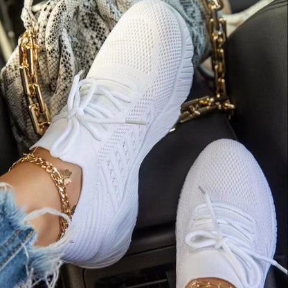 Weiße Damen-Sneaker, atmungsaktiv, Strickmaterial, modisch, mit goldener Fußkette.