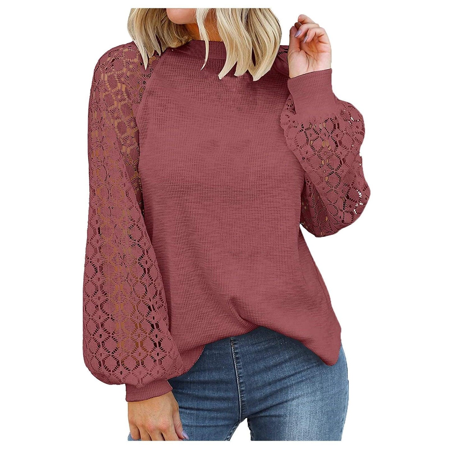 Damenpullover mit Spitzenärmeln, rotbraun, Strick, modisch, lässig, Herbstmode.
