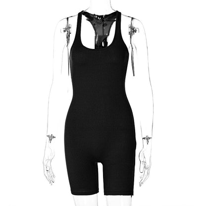 Schwarzer ärmelloser Jumpsuit Damen, gerippt, eng anliegend, modisch, Freizeitkleidung.