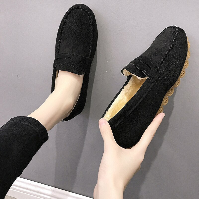 Schwarze Wildleder-Mokassins für Damen, rutschfeste Sohle, bequem, modisch, elegant.
