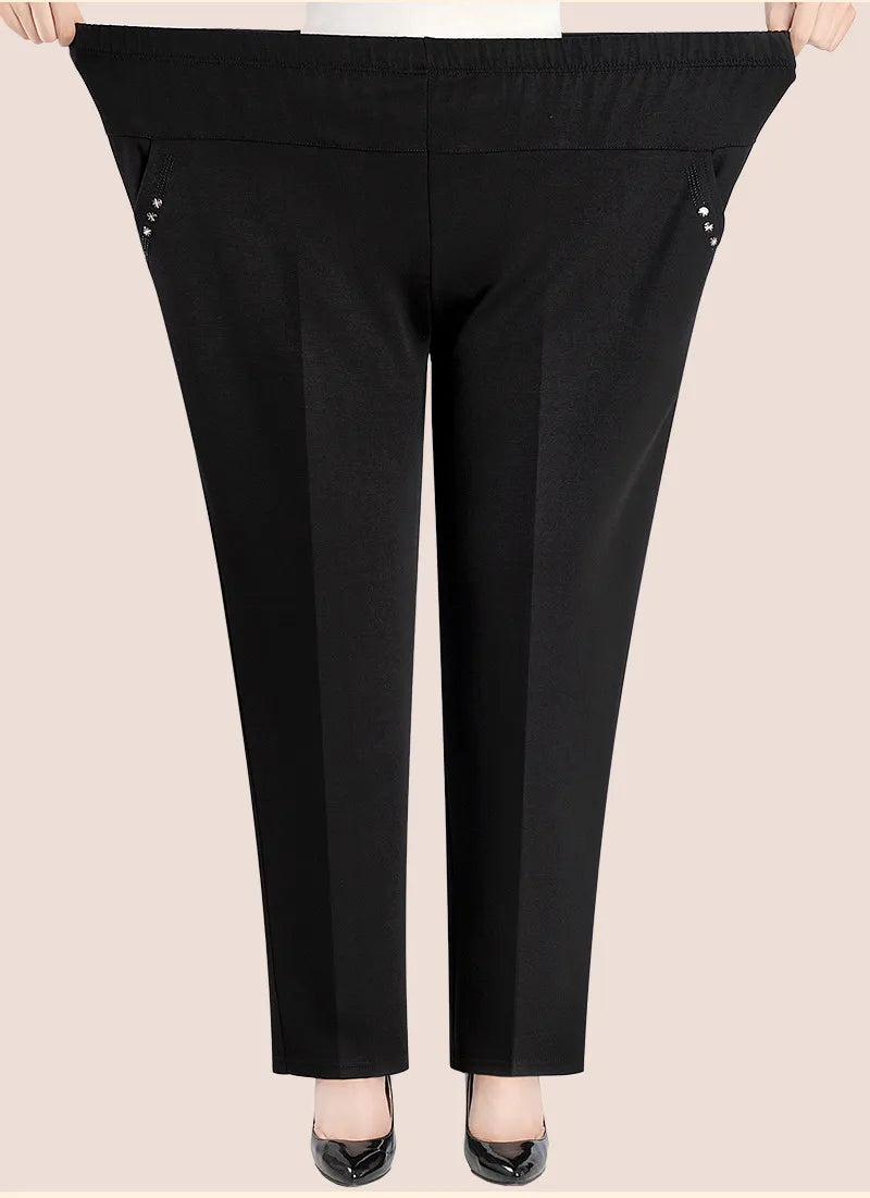 Schwarze Damenhose mit elastischem Bund, seitlichen Reißverschlusstaschen, bequem, elegant.