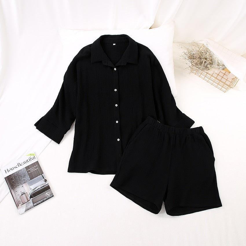 Schwarzer Damen-Pyjama-Set aus Baumwolle, Hemd und Shorts, bequem und atmungsaktiv.