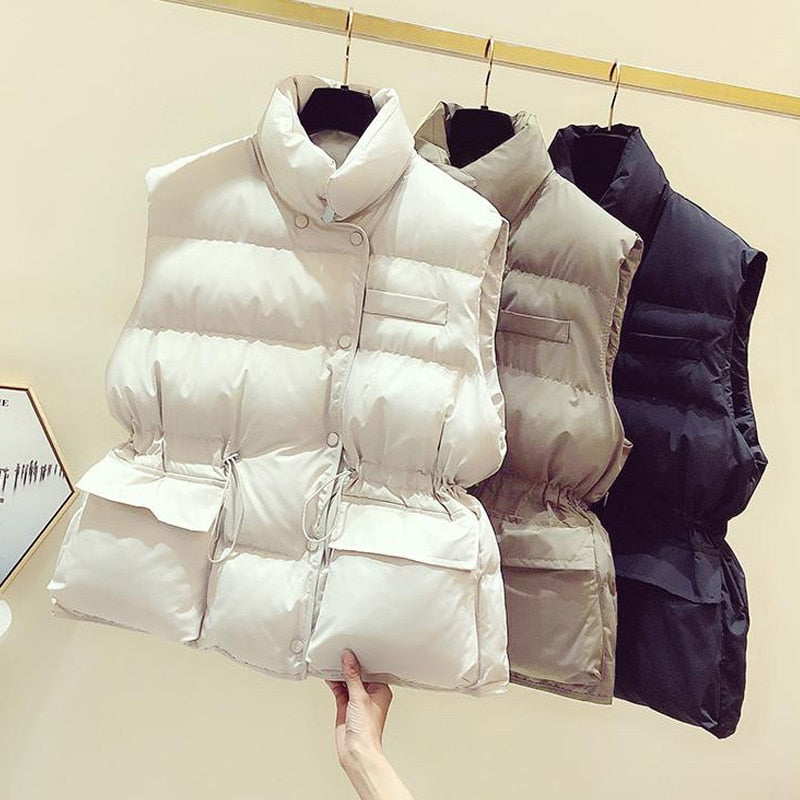 Damen Steppweste beige, khaki, schwarz, Wintermode, ärmellos, warm, modisch, Outdoor-Bekleidung.