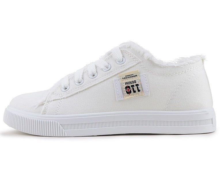 Weißer Sneaker aus Segeltuch, Damen, lässig, mit Schnürung, modisch, bequem.