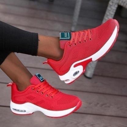 Rote Damen-Sneaker, atmungsaktiv, sportlich, mit weißer Sohle, ideal für Freizeit und Fitness.